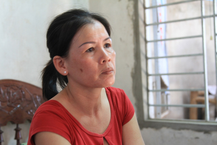 Chị Đặng Thị Sương: "Nhiều lần anh Sinh và các anh ngư dân khác đã mưu trí thoát khỏi vòng vây của nhiều tàu Trung Quốc. Anh ấy kể mà không sợ chút gì cả...". Ảnh H.Q Chị Đặng Thị Sương: "Nhiều lần anh Sinh và các anh ngư dân khác đã mưu trí thoát khỏi vòng vây của nhiều tàu Trung Quốc. Anh ấy kể mà không sợ chút gì cả...". Ảnh H.Q