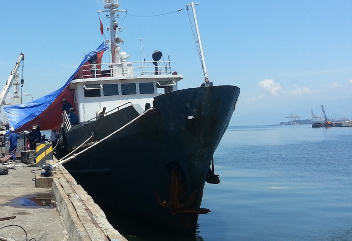 Ngày 26/5, tàu kiểm ngư 703 đang được sửa chữa tại Đà Nẵng sau khi trước đó trong lúc thực hiện nhiệm vụ đẩy đuổi giàn khoan Hải Dương 981 của Trung Quốc hạ đặt trái phép trên vùng biển Việt Nam, bị tàu của Trung Quốc đâm vào gây hư hỏng. Ngày 26/5, tàu kiểm ngư 703 đang được sửa chữa tại Đà Nẵng sau khi trước đó trong lúc thực hiện nhiệm vụ đẩy đuổi giàn khoan Hải Dương 981 của Trung Quốc hạ đặt trái phép trên vùng biển Việt Nam, bị tàu của Trung Quốc đâm vào gây hư hỏng.