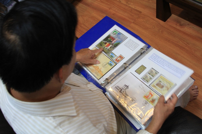 Bộ sưu tập tem Bác Hồ của ông Phạm Trung Kiên ngày càng dày lên theo chiều dài lịch sử phát triển của tem bưu chính Việt Nam, từ những con tem đầu tiên in bằng giấy dó với công nghệ thô sơ, đến những con tem in bằng công nghệ offset hiện đại.