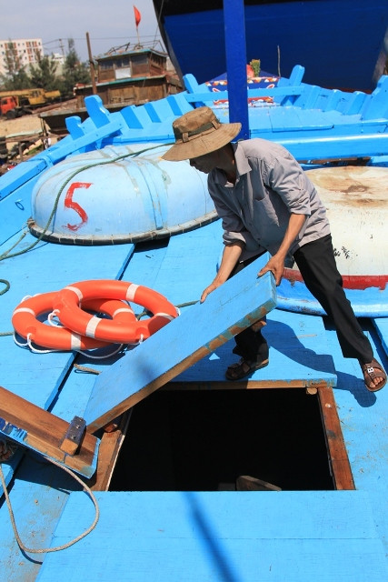 Hầm chứa đồ đoàn trên tàu... Hầm chứa đồ đoàn trên tàu...