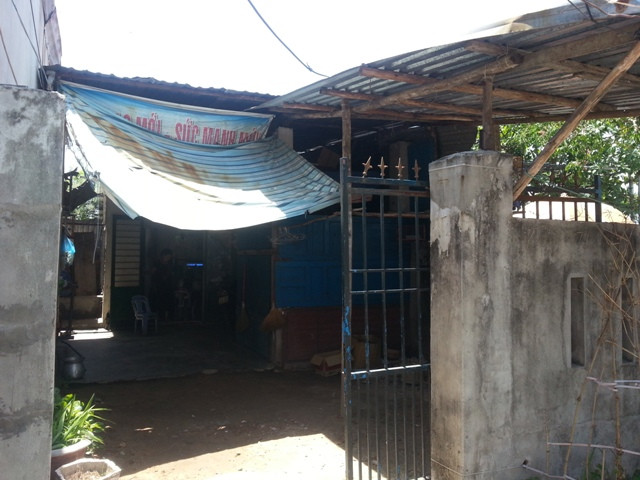 Mặc dù đời sống của các ngư dân còn nhiều khó khăn, nhưng ai cũng quyết tâm bám biển, bảo vệ ngư trường. Trong ảnh là nhà của bà Mai đang thuê để ở. Ảnh H.Q Mặc dù đời sống của các ngư dân còn nhiều khó khăn, nhưng ai cũng quyết tâm bám biển, bảo vệ ngư trường. Trong ảnh là nhà của bà Mai đang thuê để ở. Ảnh H.Q