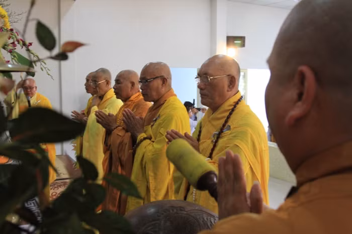 Trong kinh Pháp cú, Đức Phật có dạy rằng: "Chúng sinh cầu an lạc; Ai dùng trượng hại người; Để an lạc cho mình; Đời sau không an lạc. Chúng sinh cầu an lạc; Không dùng trượng hại người; Để an lạc cho mình; Đời sau được an lạc".