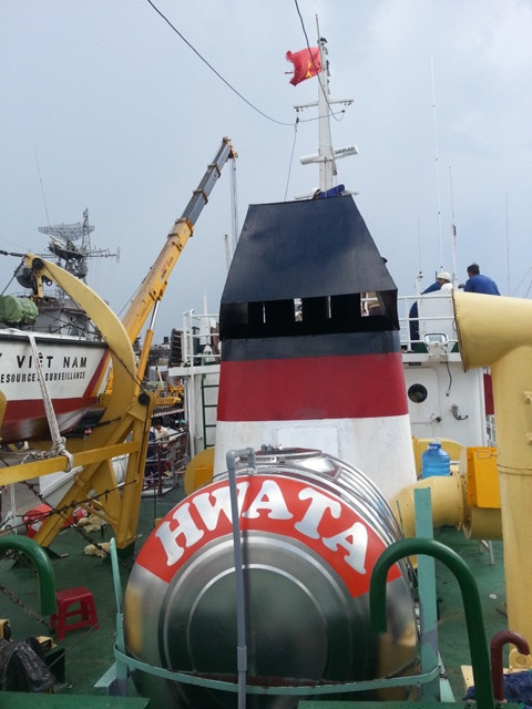 Bình đựng nước bị đâm vỡ đã được thay lại bình mới, chắc chắn... Bình đựng nước bị đâm vỡ đã được thay lại bình mới, chắc chắn...