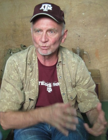 Ông Larry Vetter cho rằng, ánh mắt của người phụ nữ Việt đã thức tỉnh ông, mách bảo sự thật những gì ông đã làm trong suốt 4 năm ở Việt Nam hoàn toàn sai lầm. Ảnh H.Q