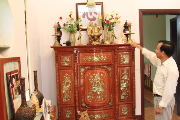 ...và thờ Bác Hồ kính yêu.