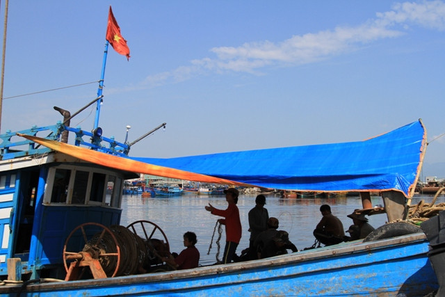 Các học giả, nhà nghiên cứu quốc tế xem tận mắt tàu cá bị đâm chìm ảnh 6