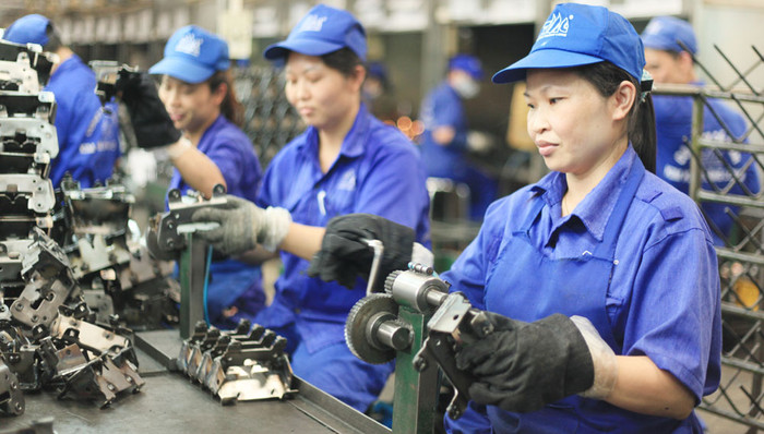 Người lao động rất cần được hưởng các chính sách bảo hiểm xã hội khi về già. Người lao động rất cần được hưởng các chính sách bảo hiểm xã hội khi về già.
