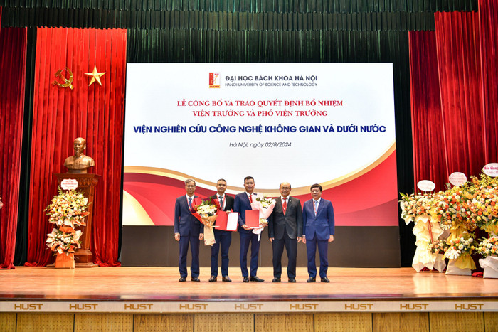 Viện Nghiên cứu công nghệ Không gian và Dưới nước Viện trưởng: Tiến sĩ Đinh Tấn Hưng – Giảng viên Trường Cơ khí; Phó Viện trưởng: Tiến sĩ Hán Trọng Thanh - Giảng viên chính Trường Điện – Điện tử. Viện Nghiên cứu công nghệ Không gian và Dưới nước Viện trưởng: Tiến sĩ Đinh Tấn Hưng – Giảng viên Trường Cơ khí; Phó Viện trưởng: Tiến sĩ Hán Trọng Thanh - Giảng viên chính Trường Điện – Điện tử.