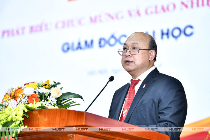 Phó Giáo sư, Tiến sĩ Huỳnh Quyết Thắng – Giám đốc Đại học Bách khoa Hà Nội phát biểu tại buổi lễ. Ảnh: HUST Phó Giáo sư, Tiến sĩ Huỳnh Quyết Thắng – Giám đốc Đại học Bách khoa Hà Nội phát biểu tại buổi lễ. Ảnh: HUST