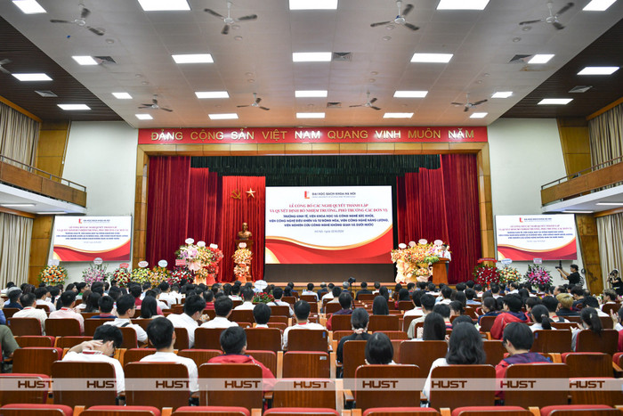 Toàn cảnh buổi lễ. Ảnh: HUST Toàn cảnh buổi lễ. Ảnh: HUST