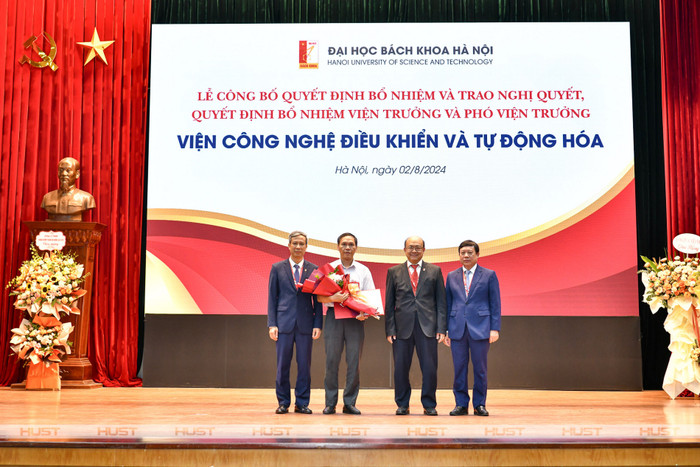 Viện Công nghệ Điều khiển và Tự động hóa Viện trưởng: Phó Giáo sư Nguyễn Quang Địch - Giảng viên cao cấp Trường Điện - Điện tử; Phó Viện trưởng: Tiến sĩ Phạm Quang Đăng. Viện Công nghệ Điều khiển và Tự động hóa Viện trưởng: Phó Giáo sư Nguyễn Quang Địch - Giảng viên cao cấp Trường Điện - Điện tử; Phó Viện trưởng: Tiến sĩ Phạm Quang Đăng.