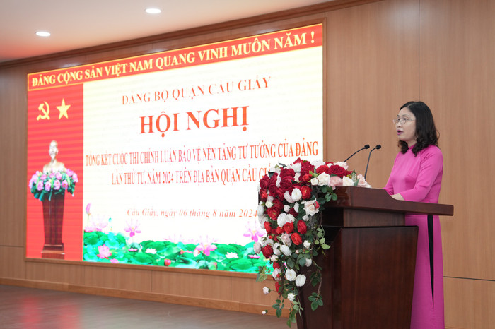 Bà Lê Thị Thủy, Ủy viên Ban Thường vụ, Trưởng Ban Tuyên giáo Quận ủy Cầu Giấy báo cáo tại hội nghị. cô Thủy.jpg