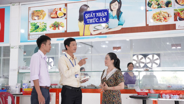 Trường Đại học Kiên Giang xây dựng chương trình “Suất ăn yêu thương” với mỗi suất ăn giá 10.000 đồng để hỗ trợ sinh viên có hoàn cảnh khó khăn. Ảnh:website nhà trường Trường Đại học Kiên Giang xây dựng chương trình “Suất ăn yêu thương” với mỗi suất ăn giá 10.000 đồng để hỗ trợ sinh viên có hoàn cảnh khó khăn. Ảnh:website nhà trường