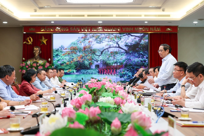 Thủ tướng Chính phủ Phạm Minh Chính chỉ rõ một số điểm hạn chế, khó khăn, thách thức của Hà Nội, trong đó có vấn đề ùn tắc giao thông và ô nhiễm môi trường. Ảnh: VGP/Nhật Bắc Thủ tướng Chính phủ Phạm Minh Chính chỉ rõ một số điểm hạn chế, khó khăn, thách thức của Hà Nội, trong đó có vấn đề ùn tắc giao thông và ô nhiễm môi trường. Ảnh: VGP/Nhật Bắc