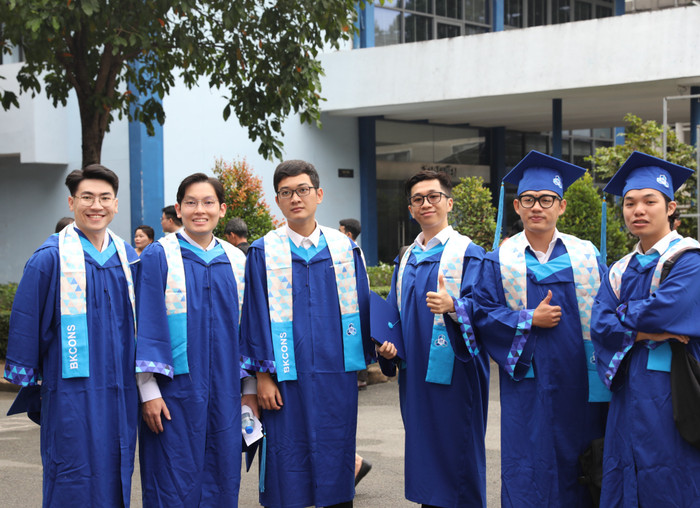 Sinh viên Trường Đại học Bách khoa - Đại học Quốc gia Thành phố Hồ Chí Minh trong ngày lễ tốt nghiệp. Ảnh: website nhà trường Sinh viên Trường Đại học Bách khoa - Đại học Quốc gia Thành phố Hồ Chí Minh trong ngày lễ tốt nghiệp. Ảnh: website nhà trường