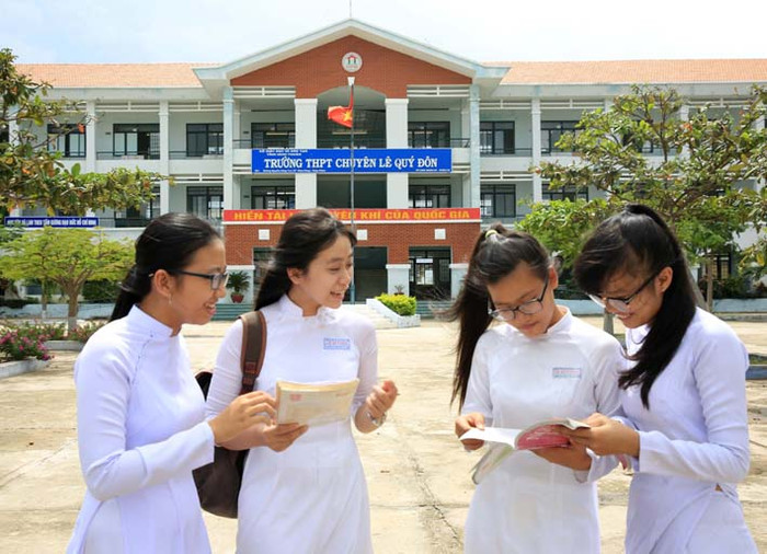 Học sinh trường Trung học phổ thông Lê Quý Đôn. (Ảnh: Cổng thông tin Sở Giáo dục và Đào tạo tỉnh Ninh Thuận) Học sinh trường Trung học phổ thông Lê Quý Đôn. (Ảnh: Cổng thông tin Sở Giáo dục và Đào tạo tỉnh Ninh Thuận)