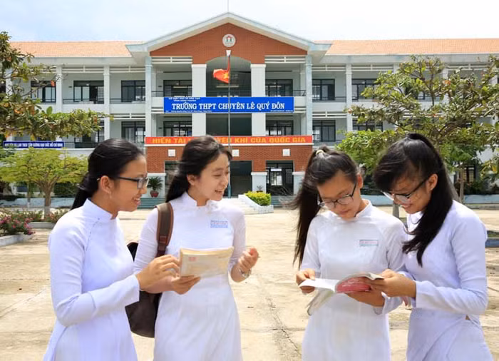 Học sinh trường Trung học phổ thông Lê Quý Đôn. (Ảnh: Cổng thông tin Sở Giáo dục và Đào tạo tỉnh Ninh Thuận) Học sinh trường Trung học phổ thông Lê Quý Đôn. (Ảnh: Cổng thông tin Sở Giáo dục và Đào tạo tỉnh Ninh Thuận)