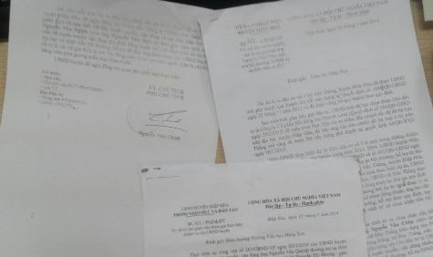 Rất nhiều công văn "gây sức ép" được gửi đến nơi công tác của những người dân không nhận tiền đền bù. Rất nhiều công văn "gây sức ép" được gửi đến nơi công tác của những người dân không nhận tiền đền bù.