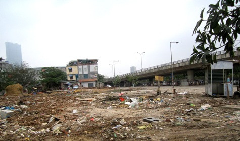 Khu đất Đằng lang mả chối (Mễ Trì Thượng) tan hoang sau vụ cưỡng chế. Khu đất Đằng lang mả chối (Mễ Trì Thượng) tan hoang sau vụ cưỡng chế.