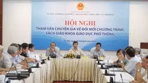Một hội nghị lấy ý kiến chuyên gia về dự thảo chương trình, sách giáo khoa giáo dục phổ thông sau 2015 do Bộ Giáo dục và Đào tạo tổ chức năm 2014, ảnh: Tạp chí Tuyên giáo.