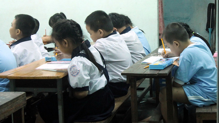 Những lớp dạy thêm tại nhà hay ở trung tâm như thế này khá phổ biến tại thành phố Hồ Chí Minh, ảnh minh họa, nguồn: Đào Ngọc Thạch / Báo Thanh Niên. Những lớp dạy thêm tại nhà hay ở trung tâm như thế này khá phổ biến tại thành phố Hồ Chí Minh, ảnh minh họa, nguồn: Đào Ngọc Thạch / Báo Thanh Niên.