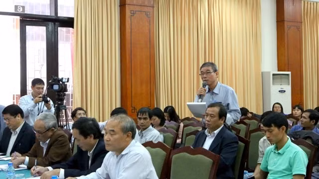 Ngày 15/11/2015 Hội Khoa học lịch sử Việt Nam tổ chức hội thảo khoa học "Môn Lịch sử trong giáo dục phổ thông" sau khi Bộ Giáo dục và Đào tạo công bố dự thảo chương trình giáo dục phổ thông tổng thể, tích hợp Lịch sử với một số môn học khác. Ảnh: Báo Nhân Dân.