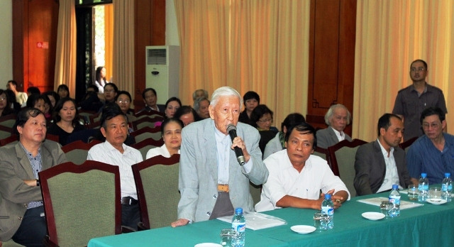 Ngày 15/11/2015 Hội Khoa học lịch sử Việt Nam tổ chức hội thảo khoa học "Môn Lịch sử trong giáo dục phổ thông" sau khi Bộ Giáo dục và Đào tạo công bố dự thảo chương trình giáo dục phổ thông tổng thể, tích hợp Lịch sử với một số môn học khác. Ảnh: Thu Hà / Báo Nhân Dân. Ngày 15/11/2015 Hội Khoa học lịch sử Việt Nam tổ chức hội thảo khoa học "Môn Lịch sử trong giáo dục phổ thông" sau khi Bộ Giáo dục và Đào tạo công bố dự thảo chương trình giáo dục phổ thông tổng thể, tích hợp Lịch sử với một số môn học khác. Ảnh: Thu Hà / Báo Nhân Dân.