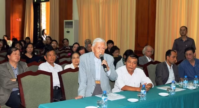 Ngày 15/11/2015 Hội Khoa học lịch sử Việt Nam tổ chức hội thảo khoa học "Môn Lịch sử trong giáo dục phổ thông" sau khi Bộ Giáo dục và Đào tạo công bố dự thảo chương trình giáo dục phổ thông tổng thể, tích hợp Lịch sử với một số môn học khác. Ảnh: Thu Hà / Báo Nhân Dân.