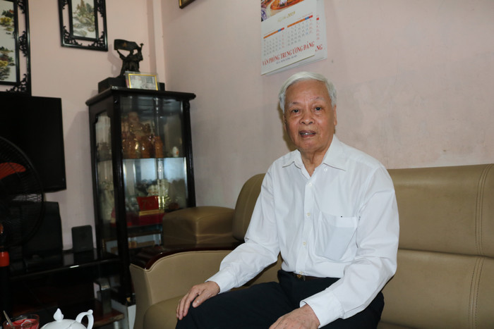 Ông Ngô Văn Sửu: "Ông Tất Thành Cang bị xử lý kỷ luật nhưng lại biến tướng sang ngồi ở một vị trí khác là xử lý cán bộ không nghiêm". Ảnh: Nhật Minh Ông Ngô Văn Sửu: "Ông Tất Thành Cang bị xử lý kỷ luật nhưng lại biến tướng sang ngồi ở một vị trí khác là xử lý cán bộ không nghiêm". Ảnh: Nhật Minh