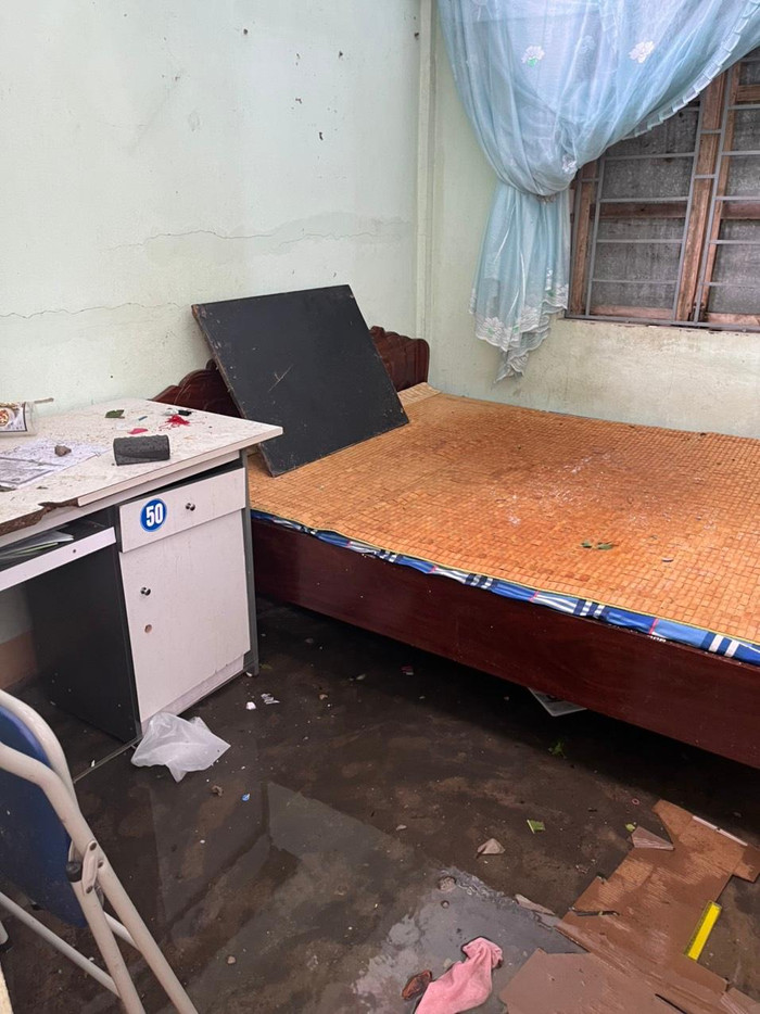 Nhà thầy giáo Hải giờ đây trong nhà cũng như ngoài trời (ảnh: Nhà trường cung cấp) Nhà thầy giáo Hải giờ đây trong nhà cũng như ngoài trời (ảnh: Nhà trường cung cấp)