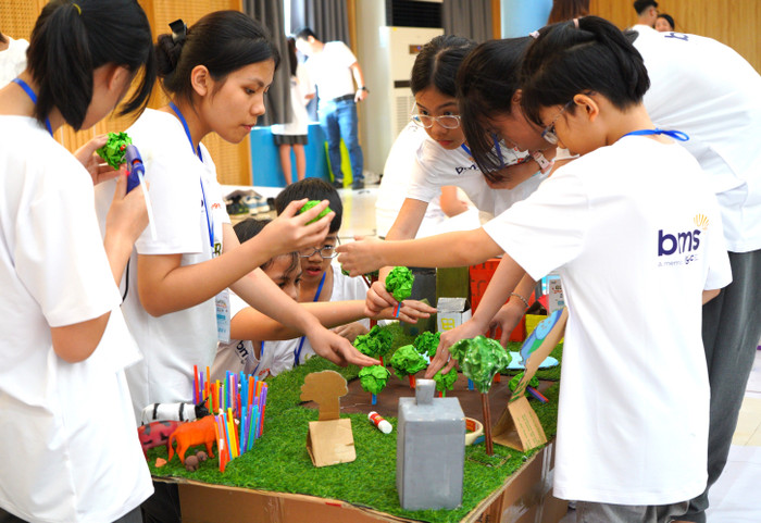 Team 4 với ý tưởng “Circular farm”- Tái chế CO2 trong trang trại. Ảnh 4- Team 4.JPG