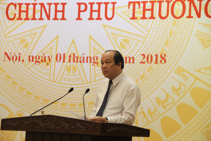 Bộ trưởng Mai Tiến Dũng trả lời tại họp báo. (Ảnh: Đỗ Thơm)