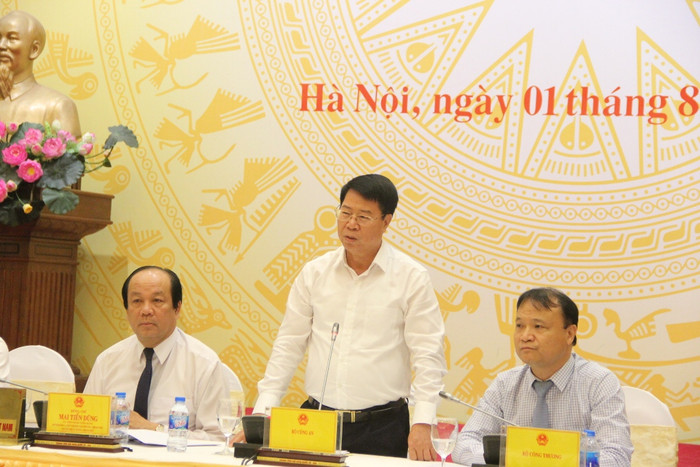 Thứ trưởng Bùi Văn Nam trả lời tại họp báo. (Ảnh: Đỗ Thơm)