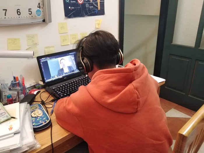 Livestream dạy học, giao lồng tiếng, thuyết minh phim, học sinh nghỉ mà vẫn học Livestream dạy học, giao lồng tiếng, thuyết minh phim, học sinh nghỉ mà vẫn học