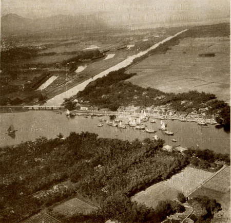 Khung cảnh ở khu vực Đông Bắc thành Huế.