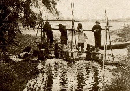 Những người nông dân làm thủy lợi.