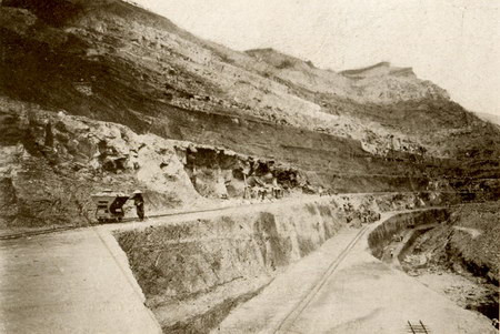 Mỏ than ở Hòn Gai.