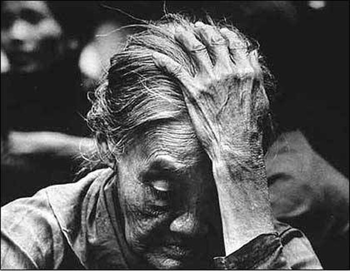 Khuôn mặt nhăn nheo nhẫn nhục của bà mẹ Gio Linh. “Bà mẹ Gio Linh” là tên ca khúc nổi tiếng của nhạc sĩ Phạm Duy. Ảnh: Nhạc sĩ Phạm Duy trong đêm nhạc “Ngày trở về”. (ảnh minh họa-nguồn Internet) Khuôn mặt nhăn nheo nhẫn nhục của bà mẹ Gio Linh. “Bà mẹ Gio Linh” là tên ca khúc nổi tiếng của nhạc sĩ Phạm Duy. Ảnh: Nhạc sĩ Phạm Duy trong đêm nhạc “Ngày trở về”. (ảnh minh họa-nguồn Internet)