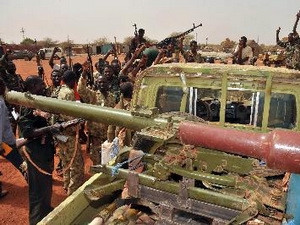 Binh sỹ Sudan tại thành phố dầu mỏ Heglig ở vùng biên giới giáp Nam Sudan. Ảnh: AFP/TTXVN.