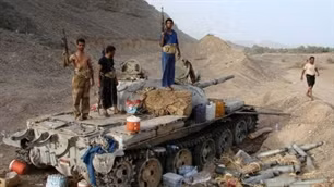 Lính quân đội Yemen ở gần thị trấn Jaar. Ảnh AFP.
