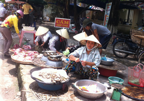 Càng cấm thì người ta càng muốn thử. Ảnh: Lâm Ngọc Nho.