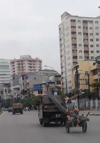 Xe rơ moóc nguy hiểm Ảnh: Nam Thang.