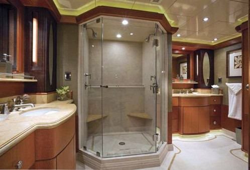 Bồn tắm đứng dành cho hai người mang lại cảm giác lạ và thú vị. Bồn tắm đứng dành cho hai người mang lại cảm giác lạ và thú vị.