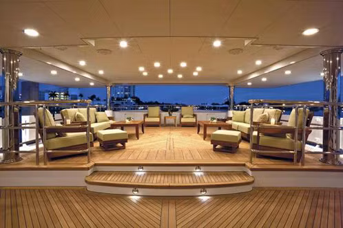 Đây là nơi lý tưởng để các vị khách tận hưởng những khoảnh khắc thư giãn với gió biển sau mỗi bữa tối.