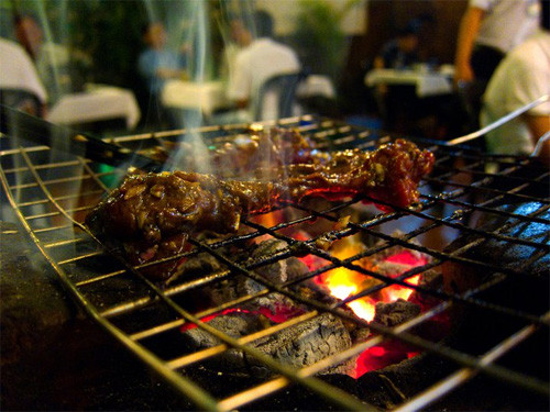 Thịt bò tái, nướng cuốn hút các quý cô bởi giúp giữ gìn vóc dáng.