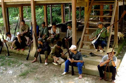 Những tay thợ săn chuẩn bị vào rừng săn thú... Những tay thợ săn chuẩn bị vào rừng săn thú...