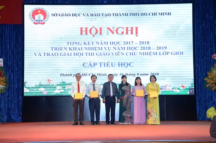 Lễ tổng kết năm học 2017-2018 cấp tiểu học của Sở Giáo dục và Đào tạo thành phố Hồ Chí Minh, ảnh chỉ mang tính minh họa, nguồn: edu.hochiminhcity.gov.vn.