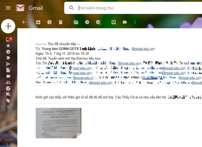 Lộ trình nâng chuẩn được Chính phủ phê duyệt không được thông báo cho giáo viên, nhưng thông báo tuyển sinh đào tạo nâng chuẩn (có trả phí) của các cơ sở, trung tâm liên kết lại được gửi đến từng trường, phổ biến đến từng thầy cô, ảnh tác giả.
