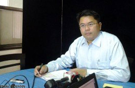 Người phát ngôn Bộ Quốc phòng Philippines Peter Galvez. Người phát ngôn Bộ Quốc phòng Philippines Peter Galvez.