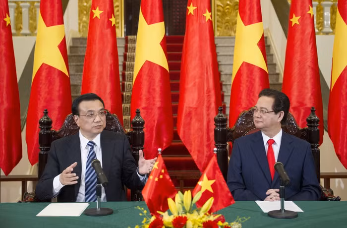 Thủ tướng Nguyễn Tấn Dũng và Thủ tướng Trung Quốc Lý Khắc Cường trong buổi họp báo sau hội đàm tại Hà Nội.